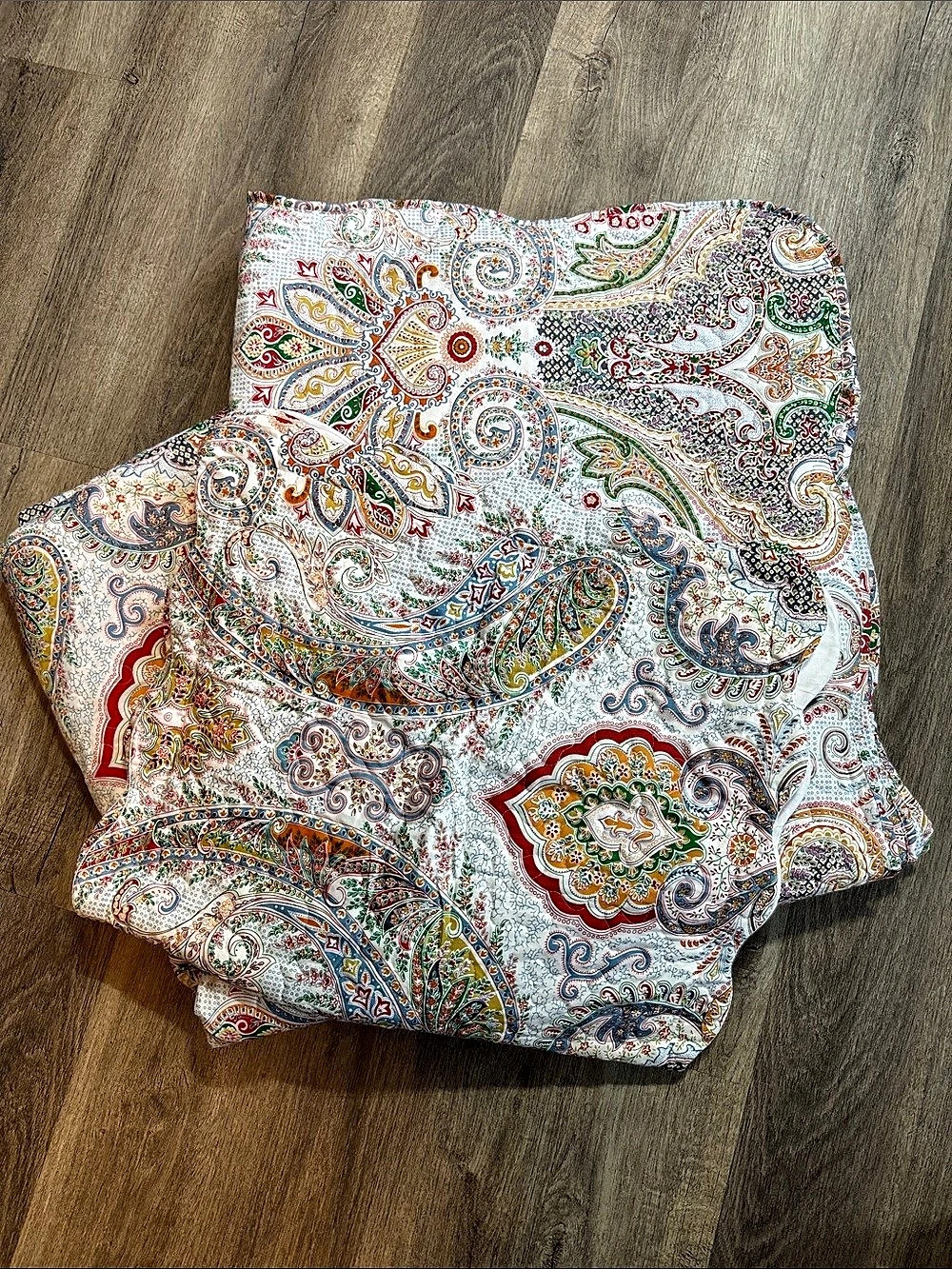 Bedsure Paisley King Size Quilt - Excellent Condition